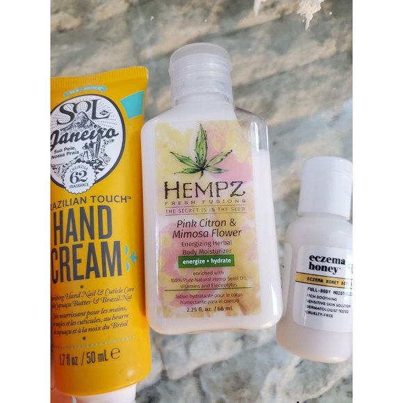 5 Beauty Lot Lotion & Skincare with Sol de Janeiro, Hempz, and more! - Picture 4 of 8
